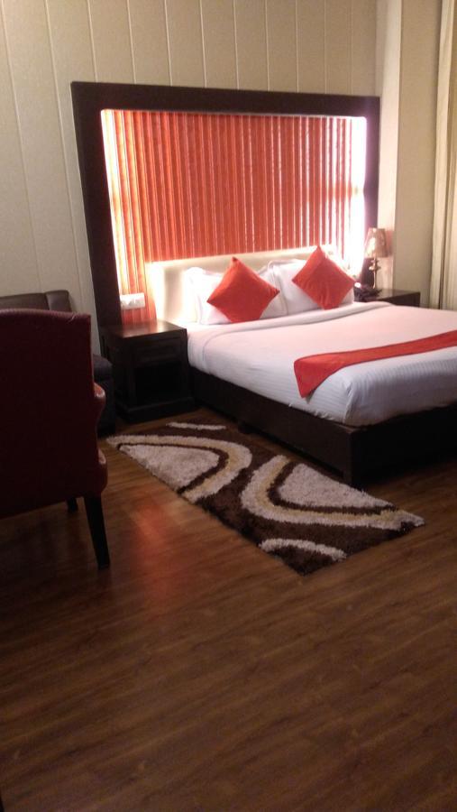 Hotel Bizzotel Gurgaon Ngoại thất bức ảnh