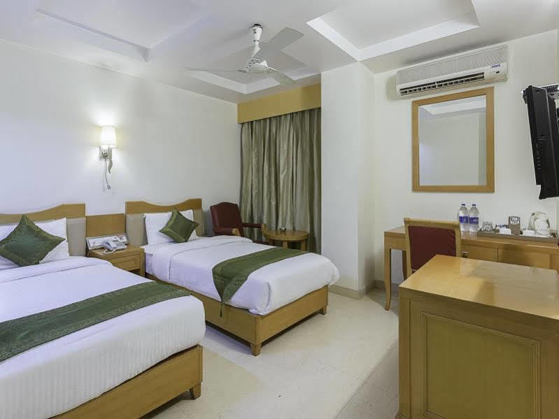 Hotel Bizzotel Gurgaon Ngoại thất bức ảnh