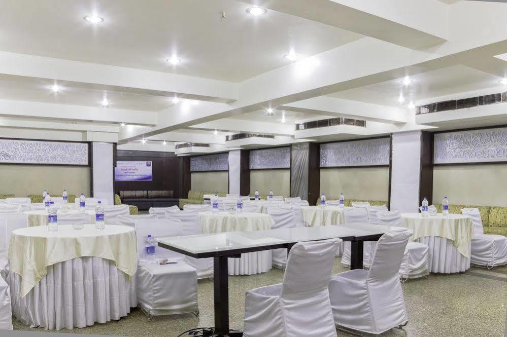 Hotel Bizzotel Gurgaon Ngoại thất bức ảnh