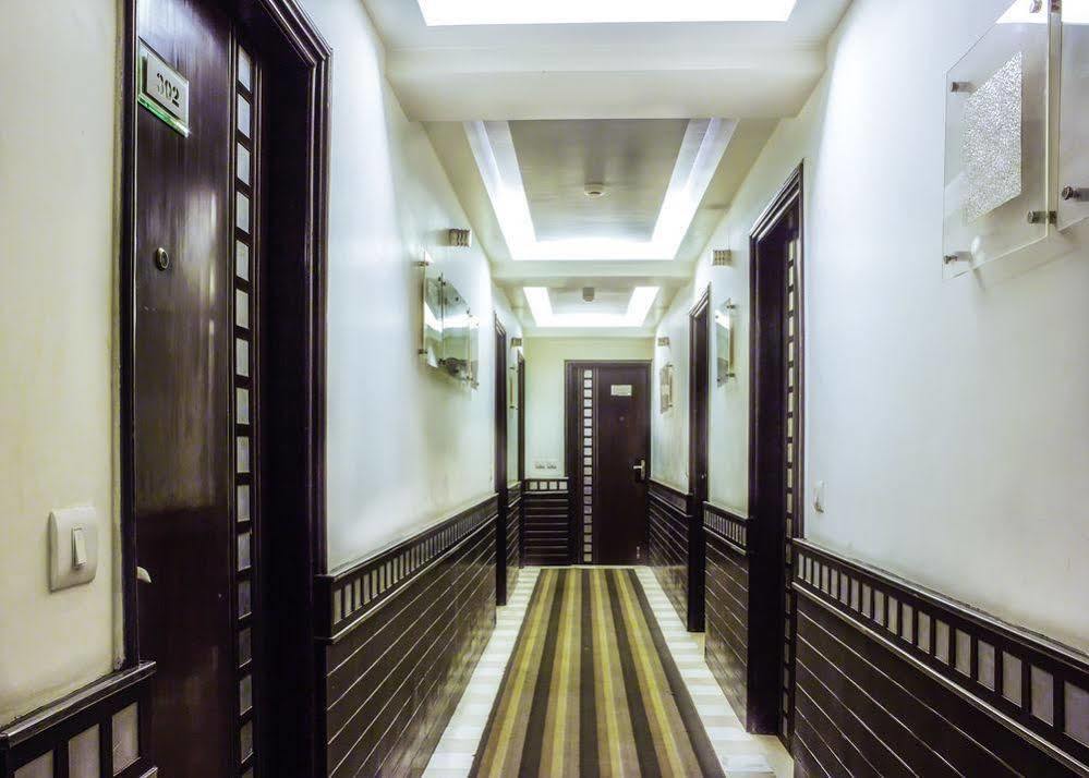 Hotel Bizzotel Gurgaon Ngoại thất bức ảnh