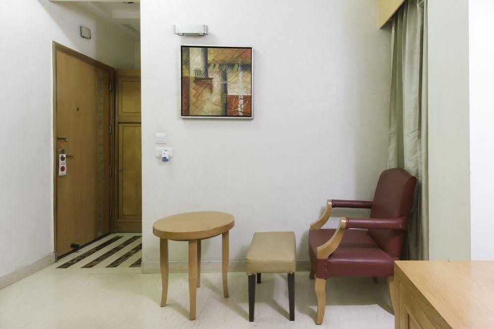 Hotel Bizzotel Gurgaon Ngoại thất bức ảnh