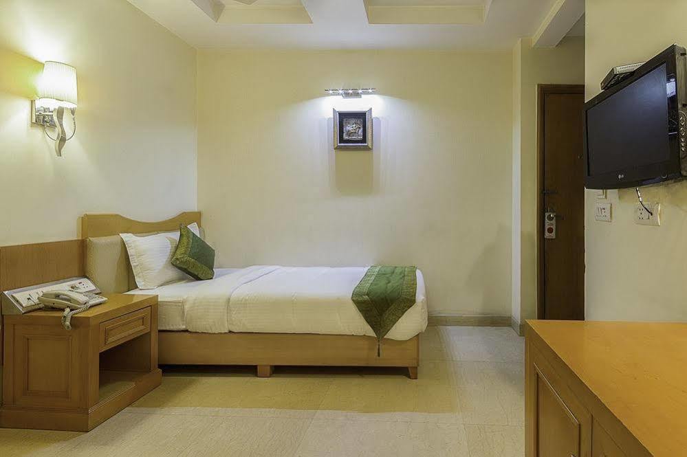 Hotel Bizzotel Gurgaon Ngoại thất bức ảnh