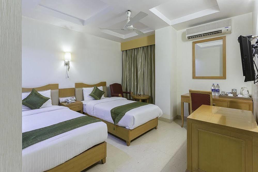 Hotel Bizzotel Gurgaon Ngoại thất bức ảnh