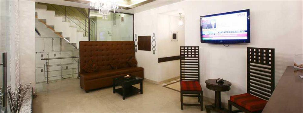 Hotel Bizzotel Gurgaon Ngoại thất bức ảnh